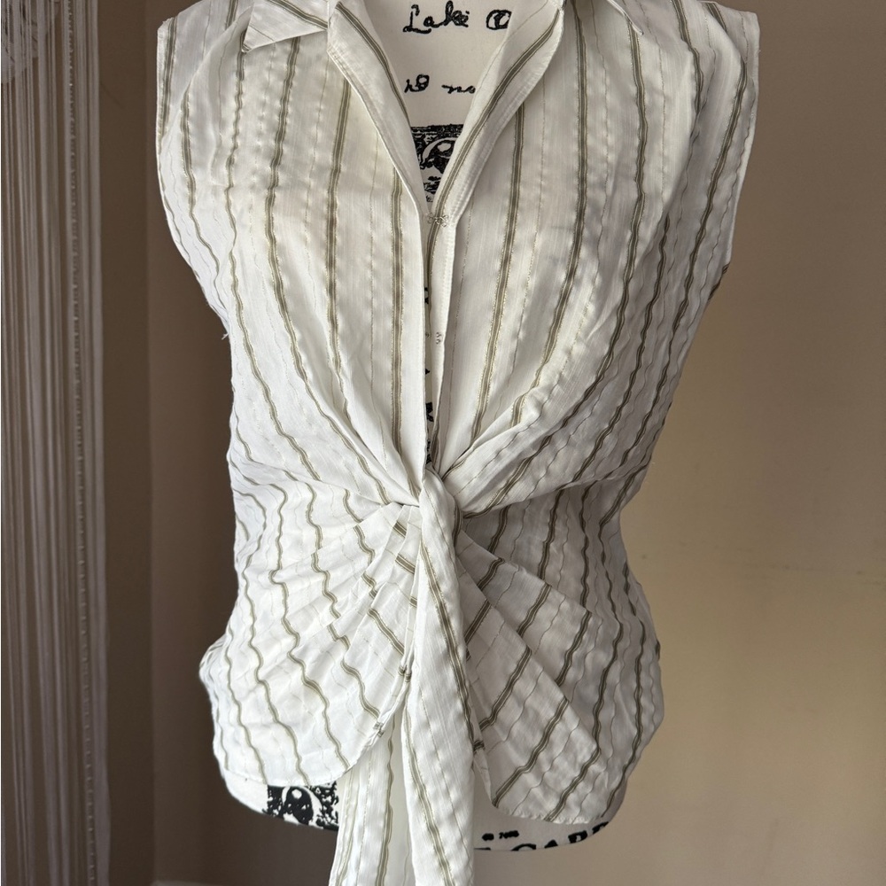 Ellen Tracy White and Tan Sleeveless Tie Front Blouse